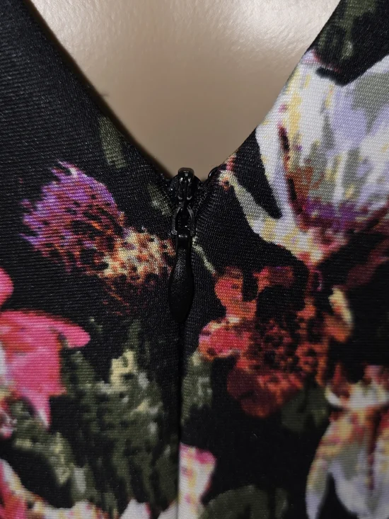 Jessica Simpson Black Floral V-Neck A-Line Flirty Pink & White Blooms Size 4 - Picture 8 of 16